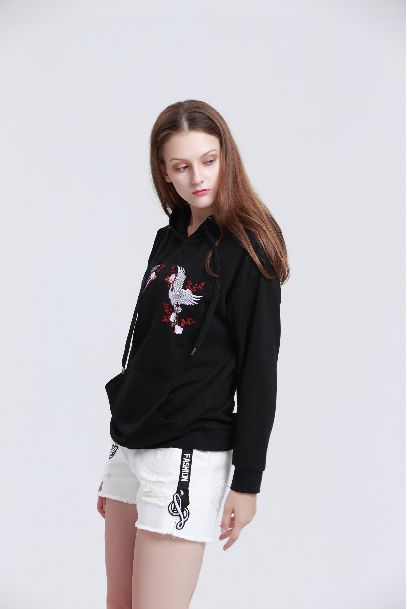 Фото товара 15164, свободная толстовка с капюшоном и вышивкой журавли